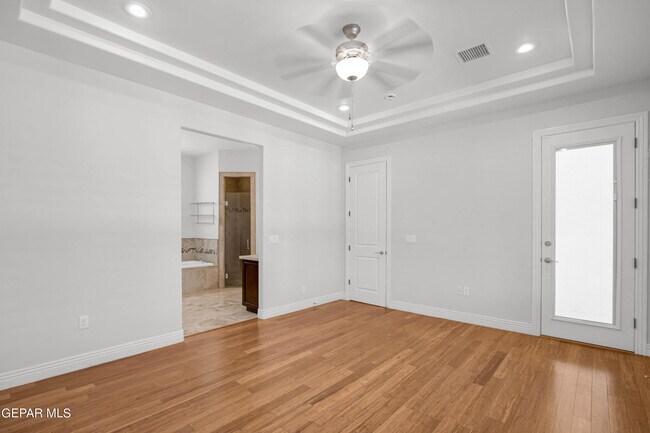 Building Photo - 2205 Hacienda Rey Dr