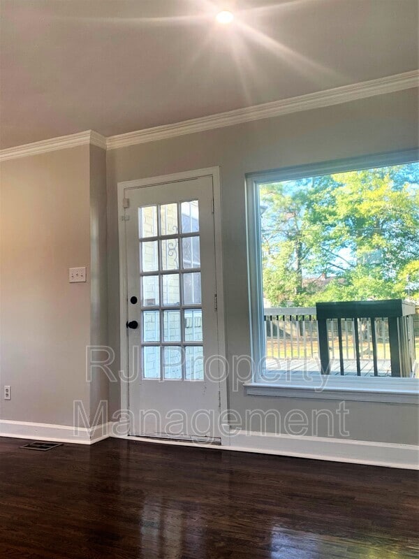 Building Photo - 3810 Montclair Dr