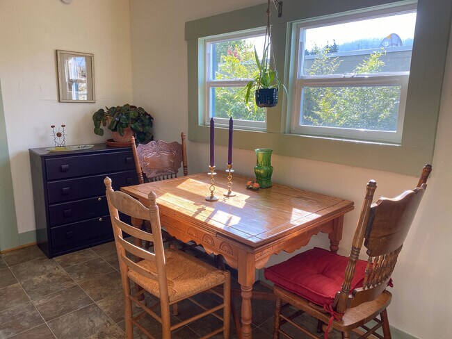 Building Photo - 1311 N Garden St