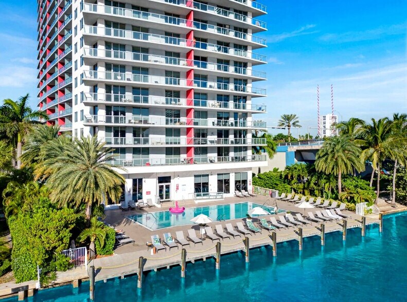 Building Photo - 2601 E Hallandale Beach Blvd