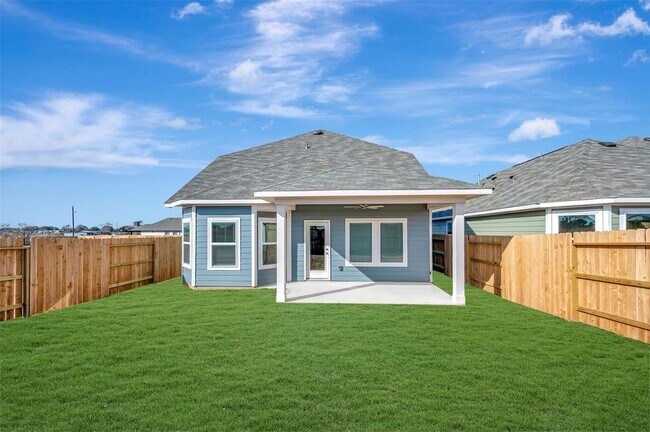 Building Photo - 32455 Sunbeam Dr