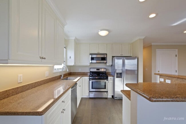 Building Photo - 25 Homestead