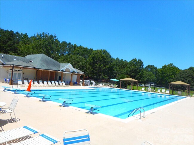 Building Photo - 1018 Fountainbrook Dr