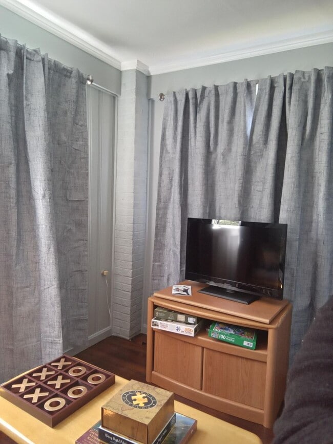 Building Photo - Fully Furnished Home Just Minutes From LU