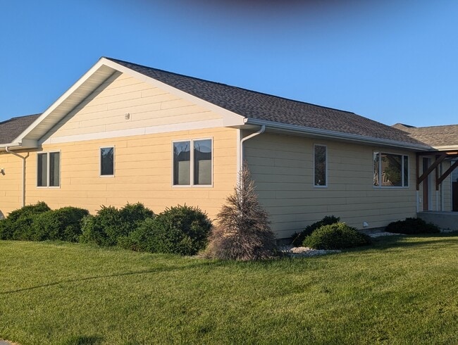 Building Photo - 145 Forest Grove Lane