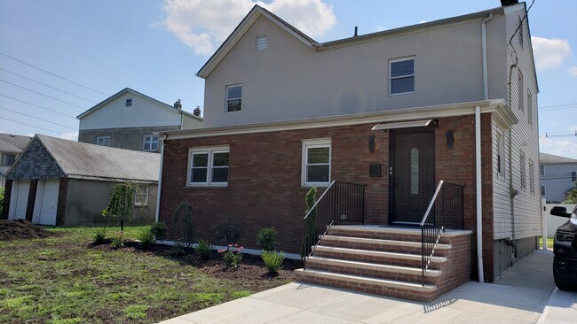 Primary Photo - 3038 S Wood Ave