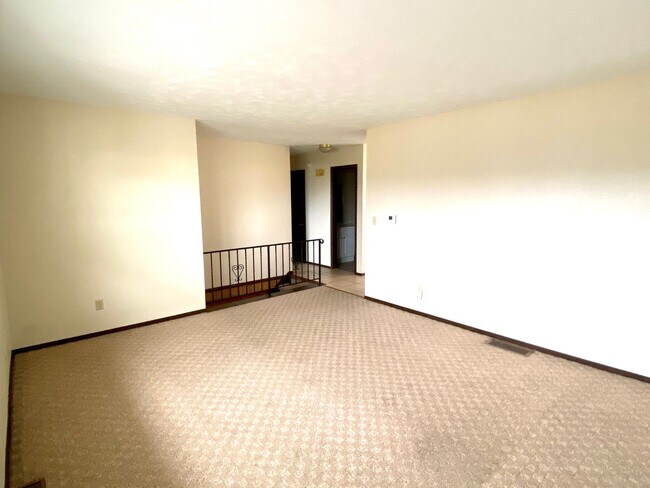 Building Photo - 4130-4136 Canterbury Dr