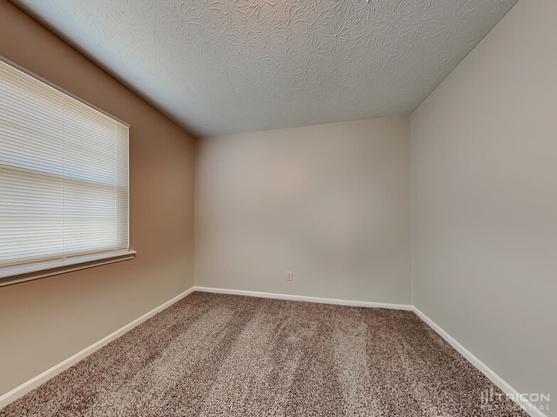 Building Photo - 1224 Stradford Ct