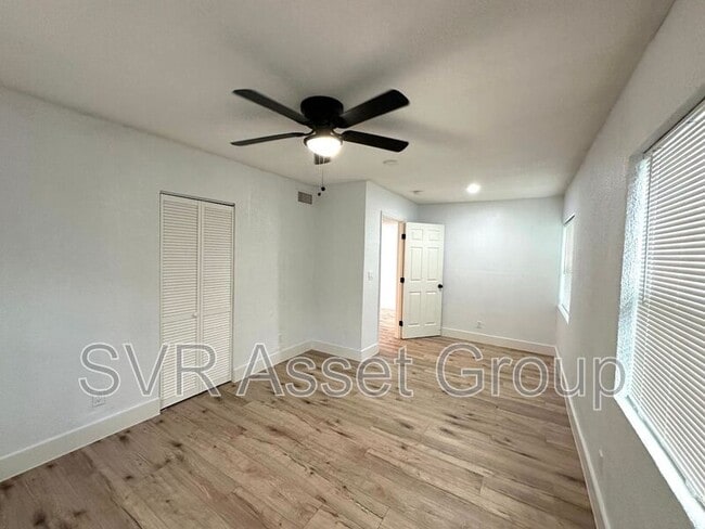 Building Photo - 8054 Graff Ln