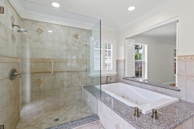 Building Photo - 4610 Pinetree Drive