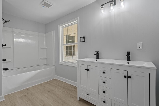 Building Photo - 2730 Cultra Rd