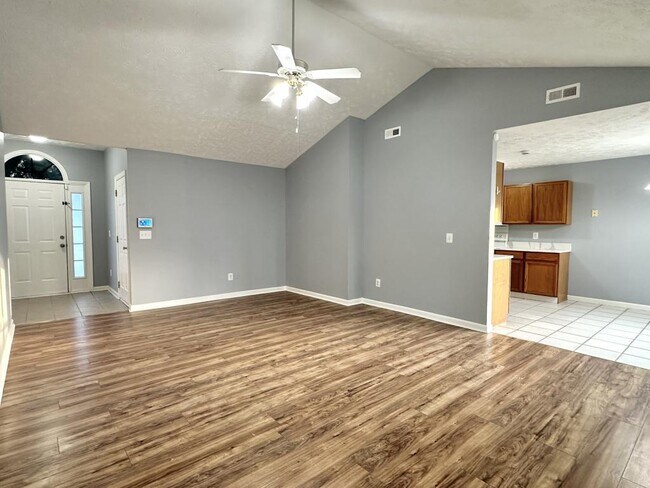 Building Photo - 1002 Coalport Rd
