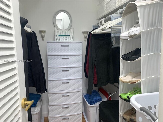 Building Photo - 100 Lincoln Rd