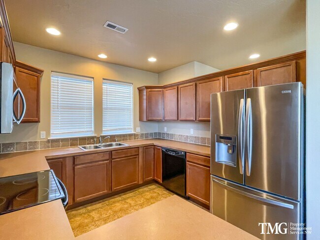 Building Photo - Gorgeous Ranch on Huge Lot!