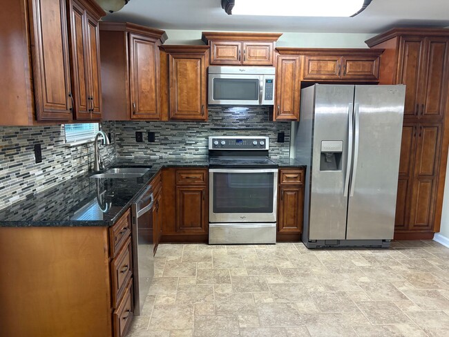 Building Photo - Knoxville 37923 - 3 bedroom, 2.5 bath home...
