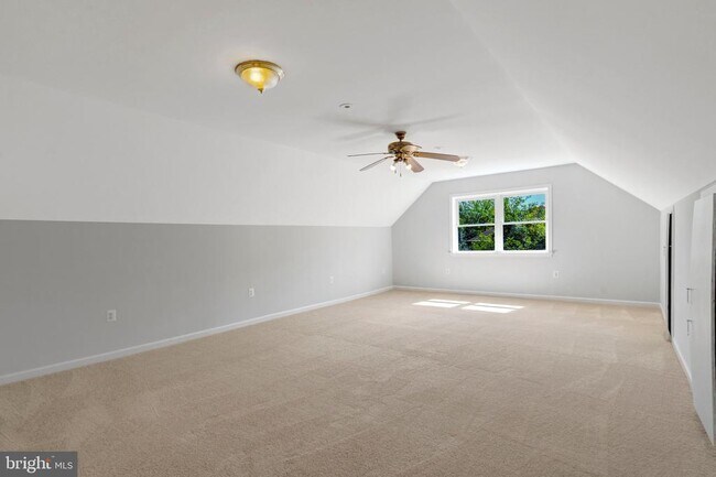 Building Photo - 4570 Lawnvale Dr