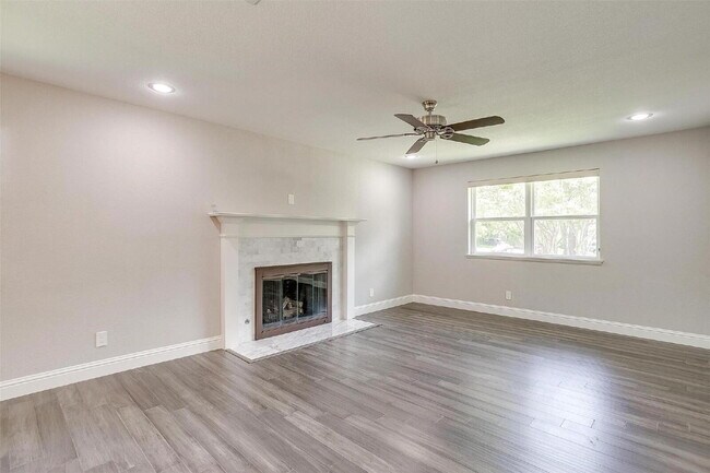 Building Photo - "Darling 3-Bedroom, 2.5-Bath Home with Elegant Upgrades!"