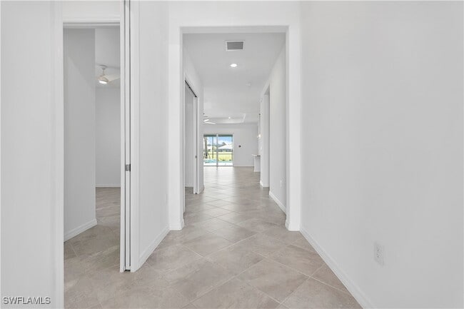 Building Photo - 15925 Sugar Hl Dr