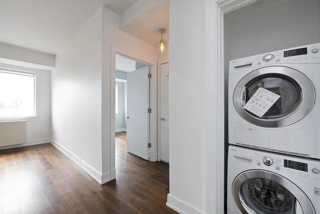 Building Photo - 100 Maspeth Ave