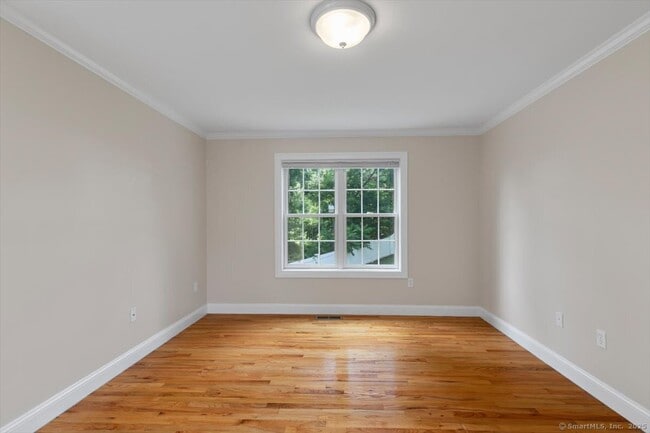 Building Photo - 400 Burr St