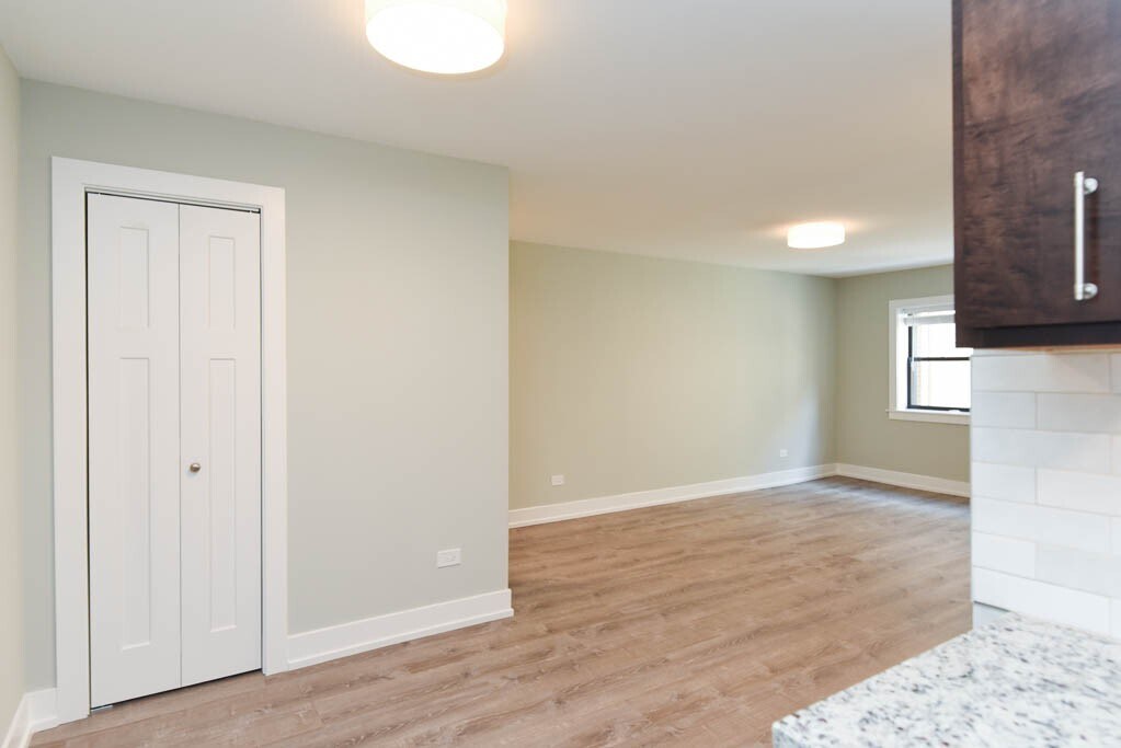 Building Photo - 503 W Barry Ave