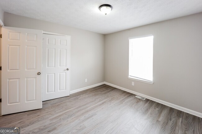 Building Photo - 334 Barr Cir