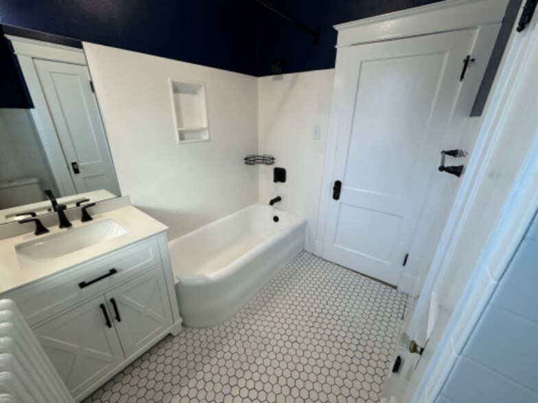 Building Photo - 4916 Nottingham Ave