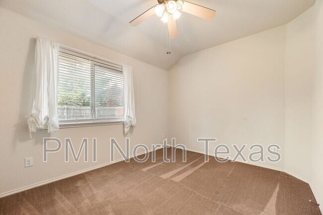 Building Photo - 9705 Meadow Rue Dr
