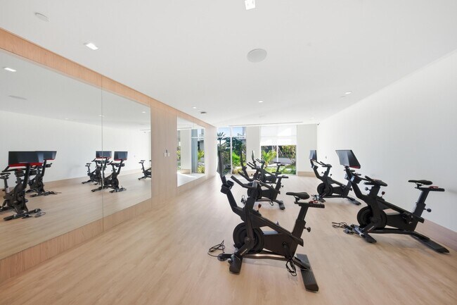 Building Photo - 220 Lake Shore Dr