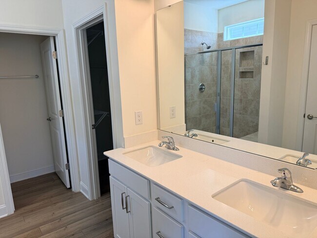 Building Photo - Charming & Spacious Home for Rent in Quiet Franklinton Neighborhood