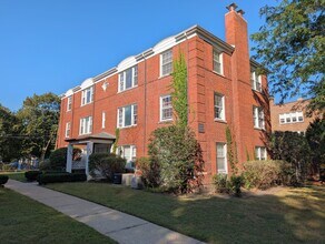 Building Photo - 733 Dobson St