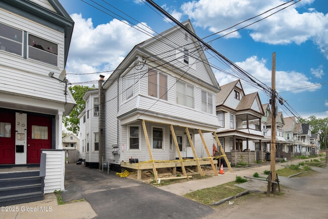 Building Photo - 22 Swan St