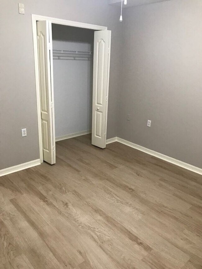 Building Photo - 8570 Kingbird Loop