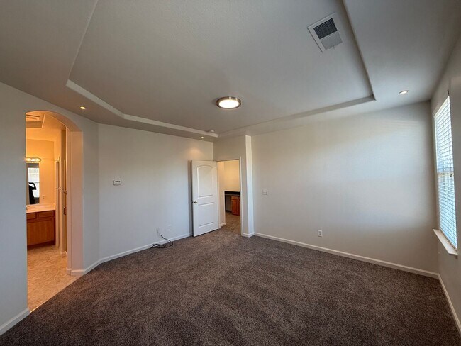Building Photo - 4-bedroom two story in Sylvan School District!