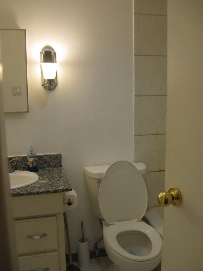 Building Photo - 1339 N Dearborn St