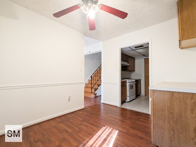 Building Photo - 8675 Seasons Way