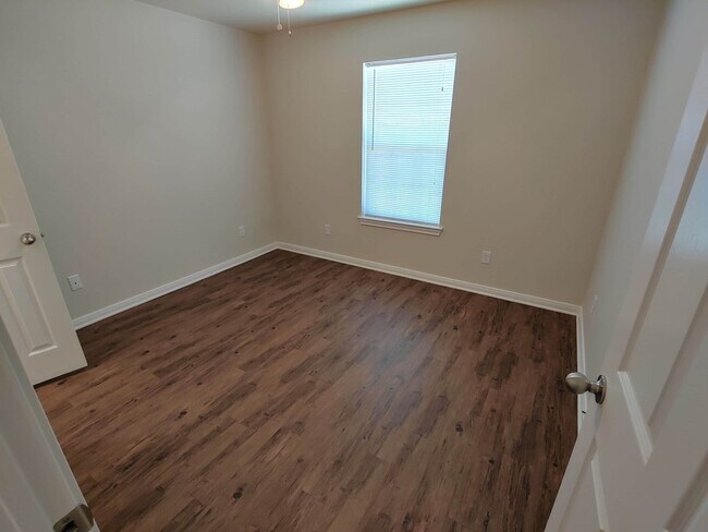 Building Photo - 228 Karem Cir