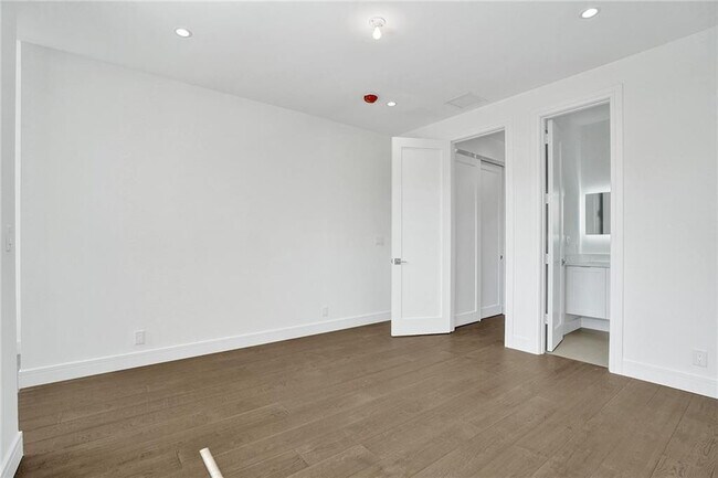 Building Photo - 1211 SE 1st St