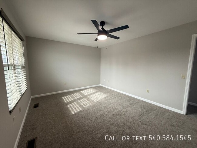 Building Photo - 5015 Pollyhill Ln