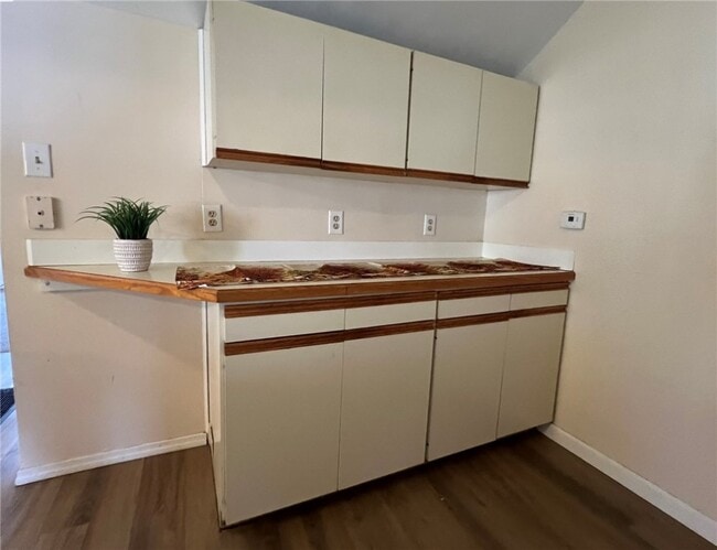 Building Photo - 404 Perry St