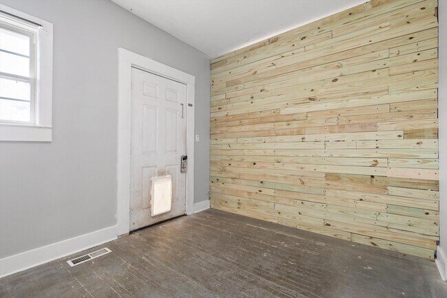 Building Photo - 207 Culberson Ave