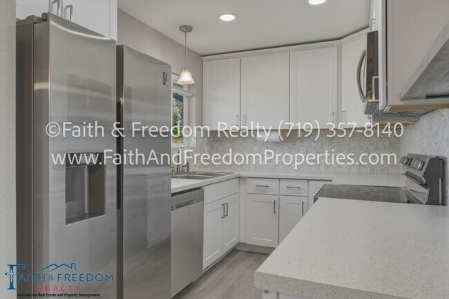 Building Photo - 260 Everett Dr