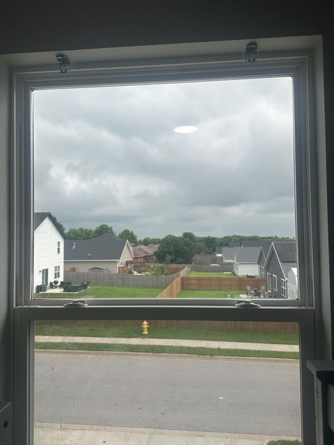 Building Photo - Executive Rental - 4 Bedroom 2 Baths