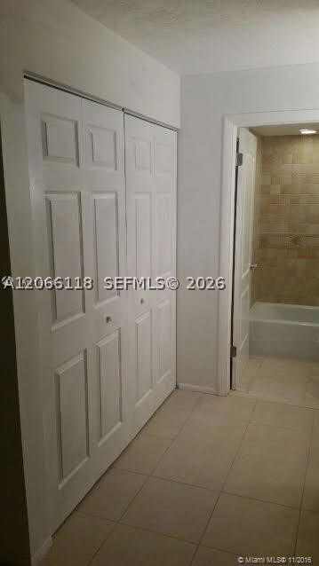 Building Photo - 3670 Inverrary Dr