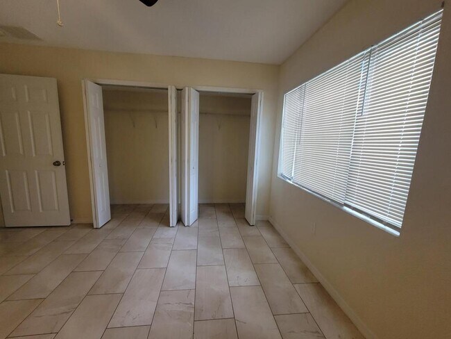 Building Photo - 7855 Pinehurst Dr