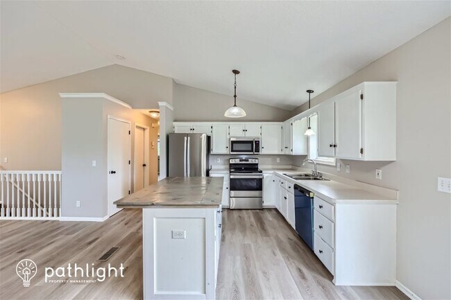 Building Photo - 325 Mindy Ln