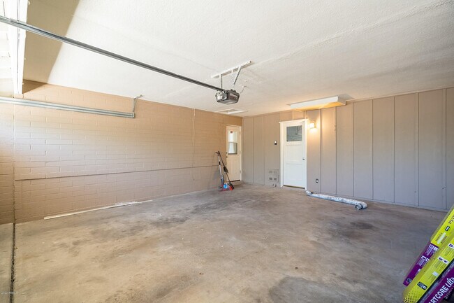 Building Photo - 6843 E Culver St