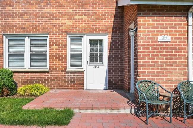Primary Photo - 246 Glenbrook Rd