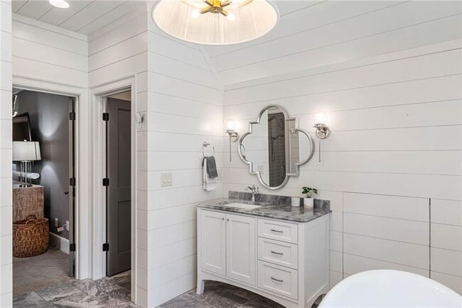 Building Photo - 5265 Peachtree Dunwoody Rd NE