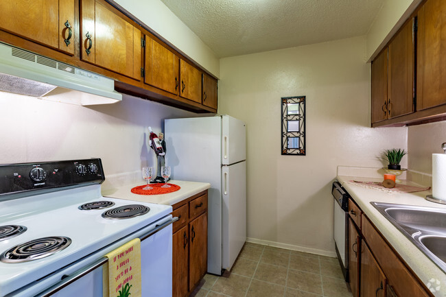 2BR / 1BA - 850 SF: Kitchen - South Glen Apartments